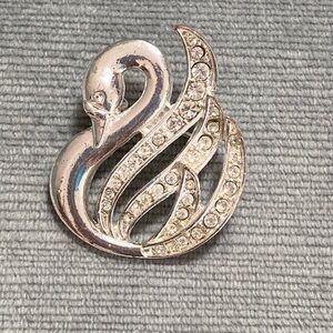 Vintage FAF silver tone rhinestone Swan Broch pin 1.5” x 1” stunning, flawless